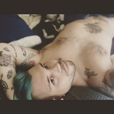 Nahá fotka uniklých OnlyFans od Spike