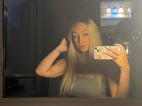 Naken lekkede OnlyFans-bilde av London