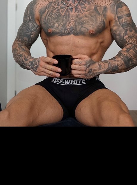 Foto di nudo di fuga di OnlyFans di Mr Nz