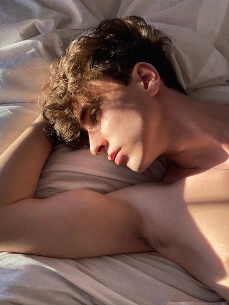 Nahá fotka uniklých OnlyFans od Zachary Lodge