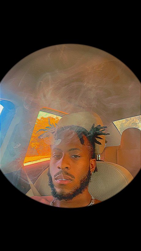 Alasti lekkinud OnlyFans-i pilt Rgrr