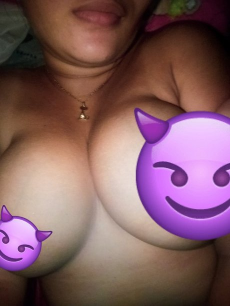 Naken lekkede OnlyFans-bilde av Paula