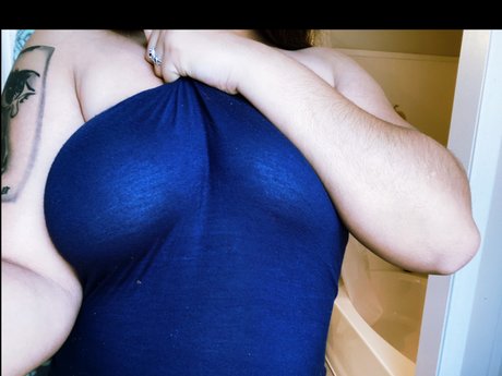 Naakte gelekte OnlyFans-foto van Bella