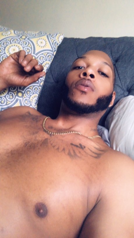 Naken lekkede OnlyFans-bilde av Zerofuxxsgivin