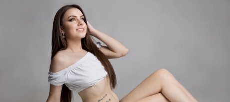 Nadia L naked leaks OnlyFans pic