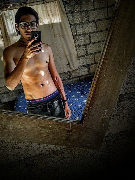 Naken lekkede OnlyFans-bilde av Luis G Gr