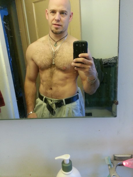 Naakte gelekte OnlyFans-foto van Ken