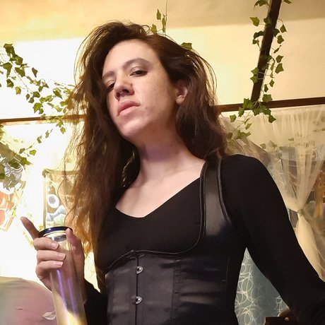 Alasti lekkinud OnlyFans-i pilt Irene Adler 