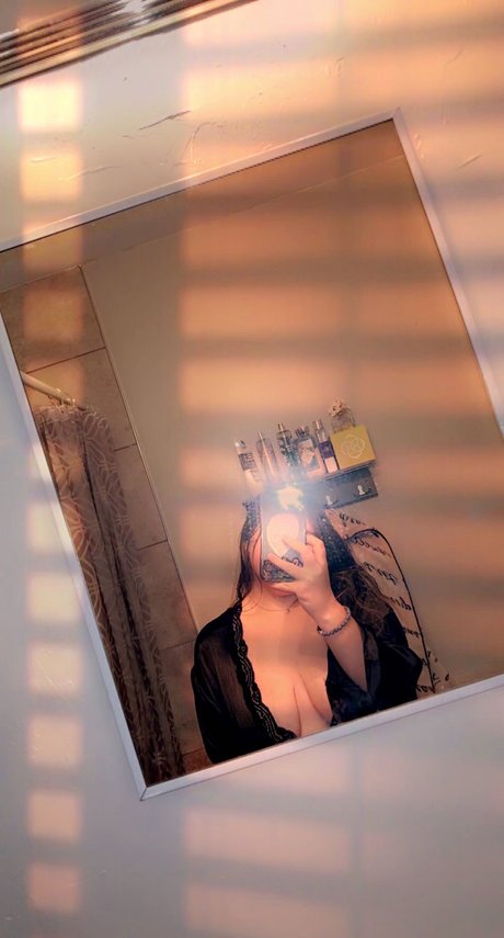 Tarrah Sanchez OnlyFansリークヌード写真