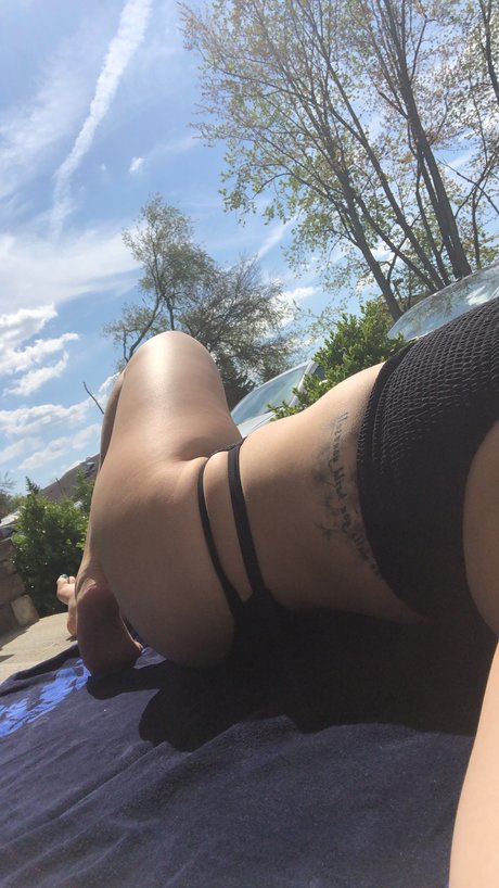 Naakte gelekte OnlyFans-foto van Snow