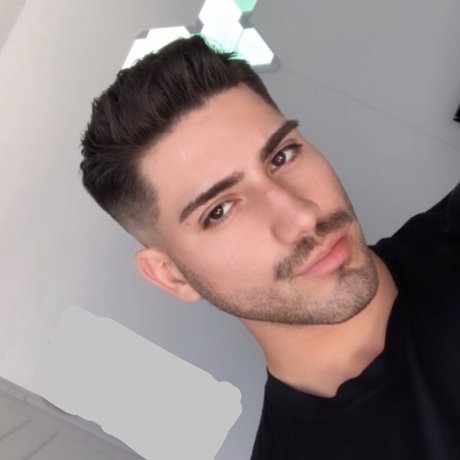 Обнаженная фотография утечки OnlyFans от J