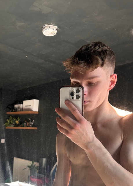 Foto di nudo di fuga di OnlyFans di Lorcan