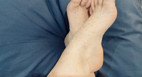 Alasti lekkinud OnlyFans-i pilt Red