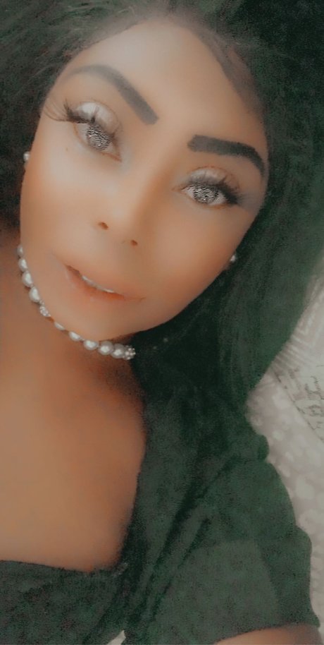 Naken lekkede OnlyFans-bilde av Kim Barbie