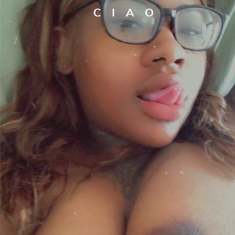 Nacktes geleaktes OnlyFans-Foto von Paradise