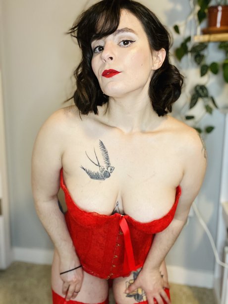 Alasti lekkinud OnlyFans-i pilt Caddy Rogers