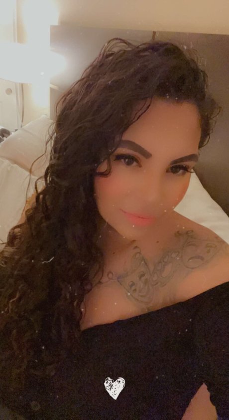 Nahá fotka uniklých OnlyFans od Dezzy Ramirez