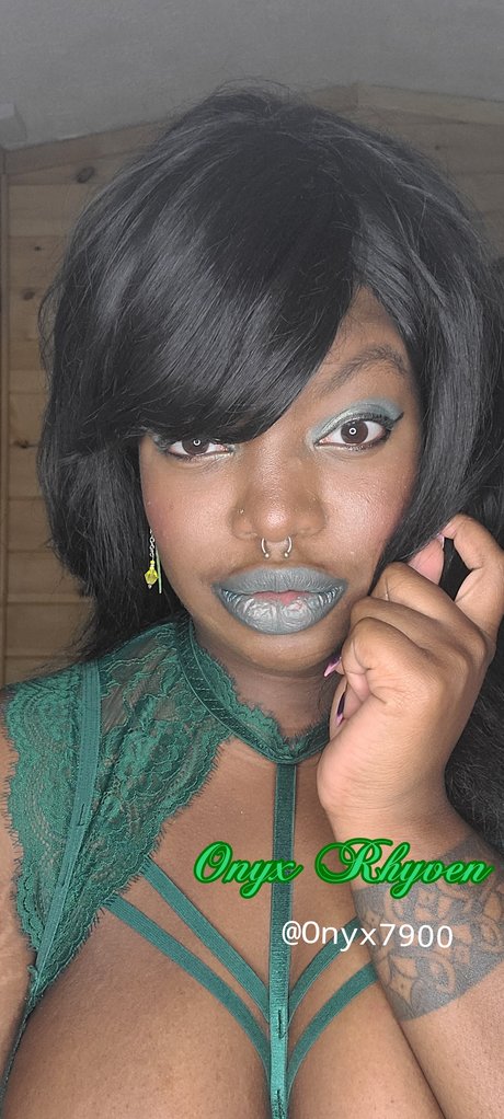Foto di nudo di fuga di OnlyFans di Onyx Rhyvens Page