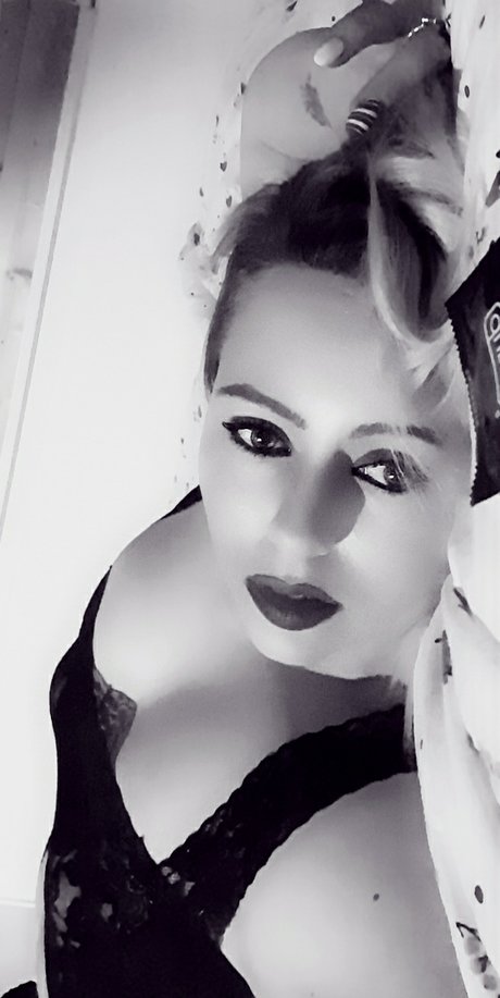 Обнаженная фотография утечки OnlyFans от Charlotte