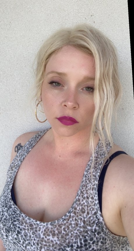 Nahá fotka uniklých OnlyFans od Lulu Love