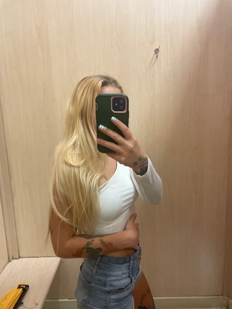 Nahá fotka uniklých OnlyFans od Sierra