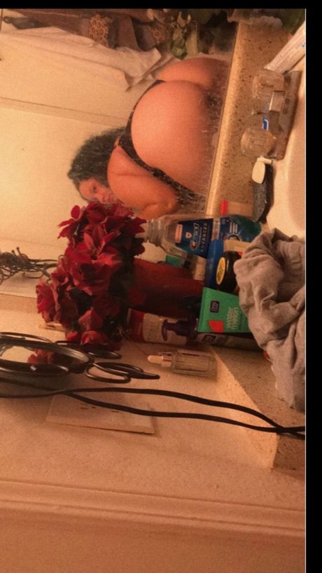 Foto desnuda filtrada de OnlyFans de Honeeybootyy