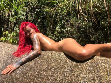 Nahá fotka uniklých OnlyFans od Saritaxx