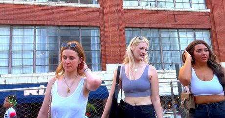 OnlyFans-model Candid Bralessday