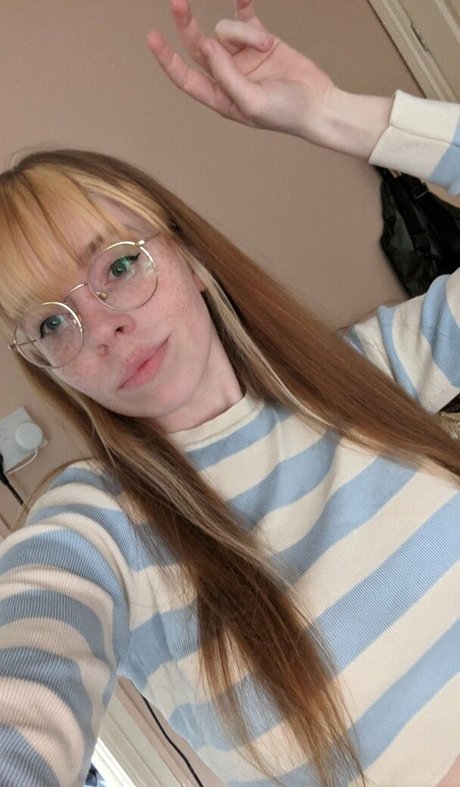 Nacktes geleaktes OnlyFans-Foto von Bat Maisie