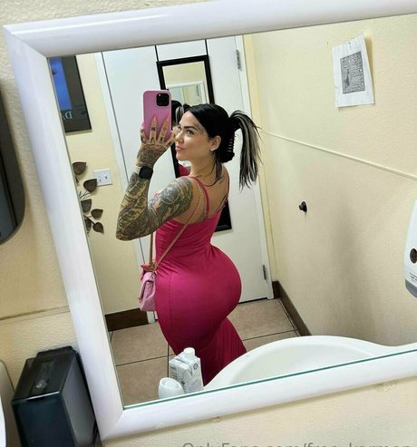 Nacktes geleaktes OnlyFans-Foto von Freekarmen