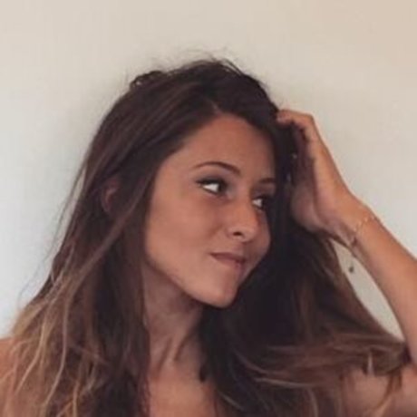 Naken läckt OnlyFans-bild av Camille Meduse