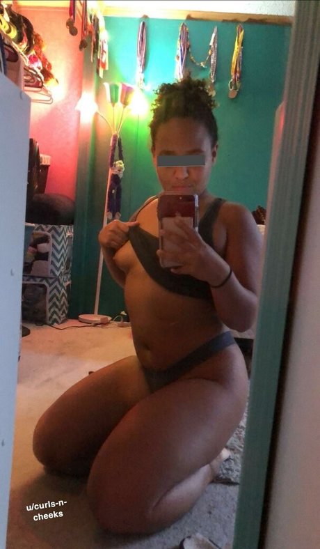 OnlyFans-model Curlsncheeks