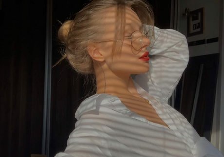 Karina Muzhalovska OnlyFansリークヌード写真