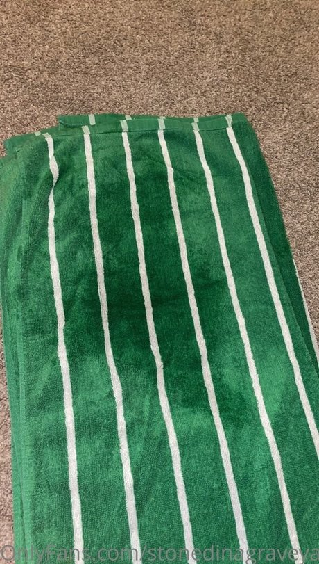 OnlyFans-model Stonedinagraveyard