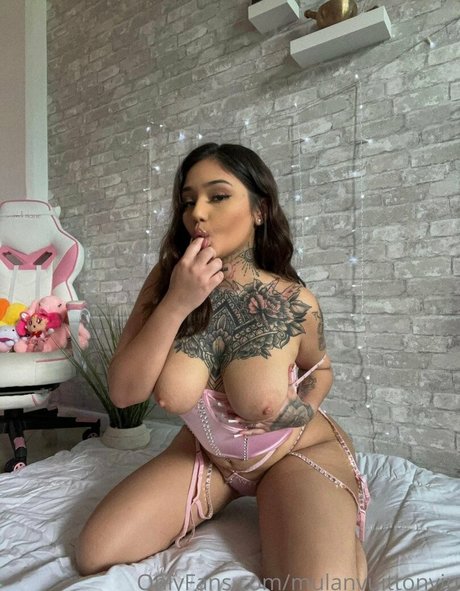 Naken lekkede OnlyFans-bilde av Mulanvuittontv