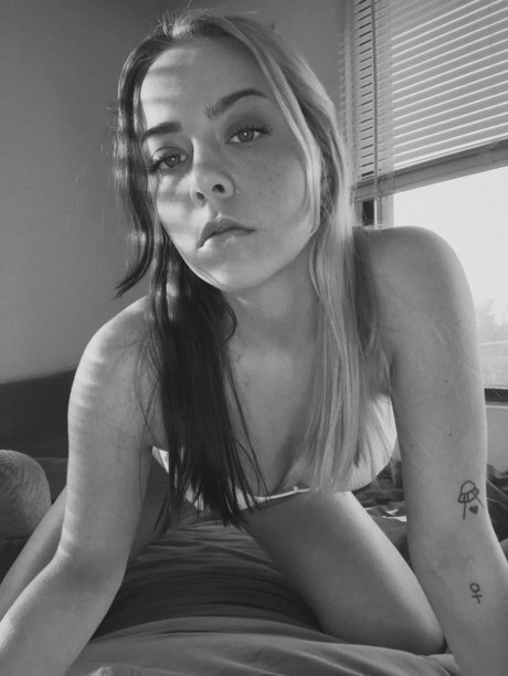 Naakte gelekte OnlyFans-foto van Charlie