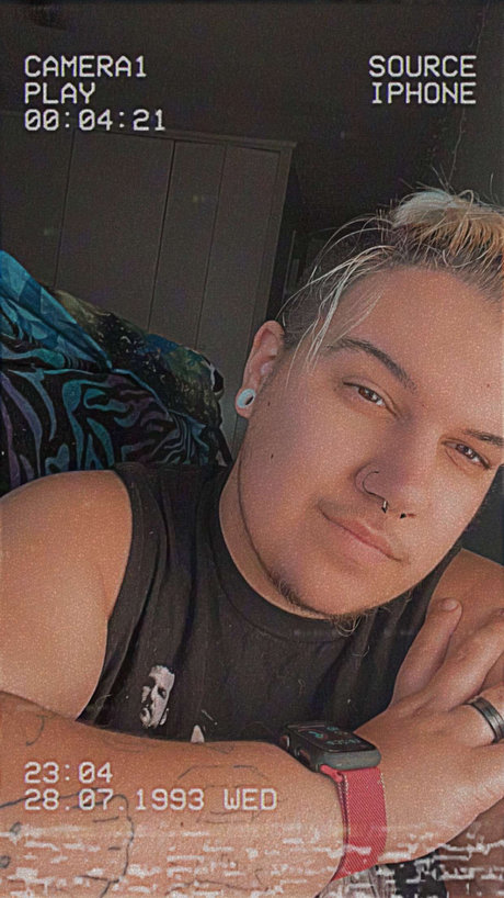 Alasti lekkinud OnlyFans-i pilt Reid