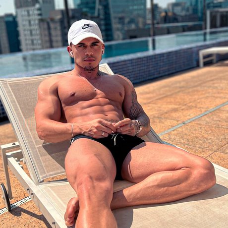 Nahá fotka uniklých OnlyFans od Victor Prado