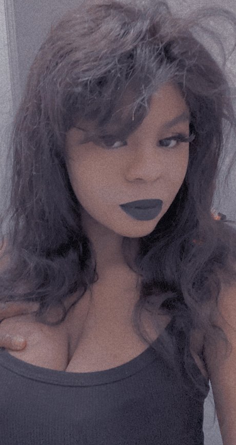 Naakte gelekte OnlyFans-foto van Kristi Katsuragi