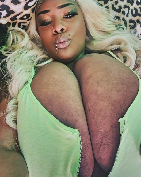 Zariahjune naked leaks OnlyFans pic