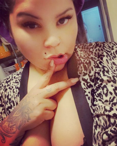 Alasti lekkinud OnlyFans-i pilt Crys Adrienne