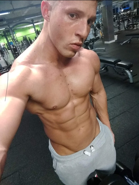 Alasti lekkinud OnlyFans-i pilt Ken Boy