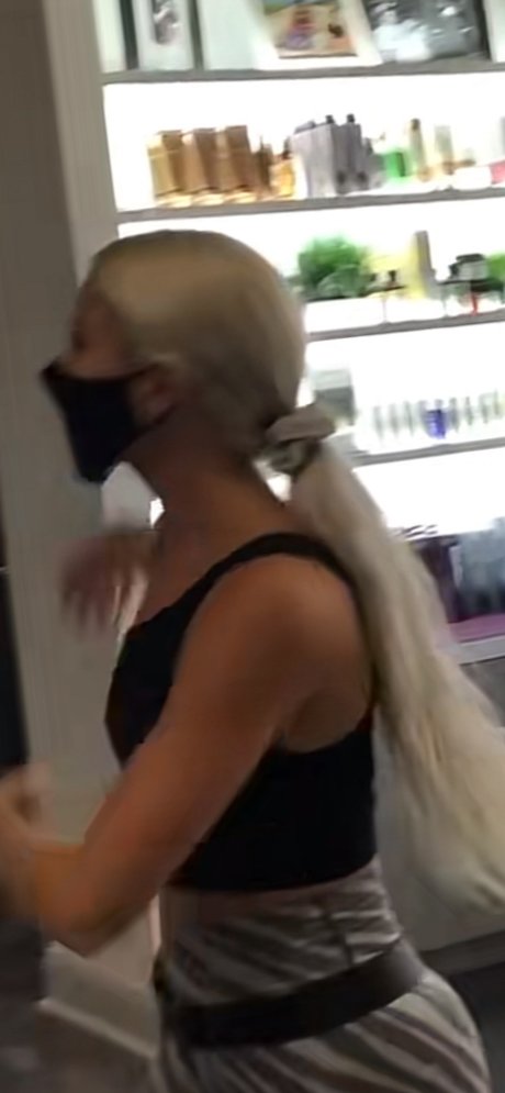 Обнаженная фотография утечки OnlyFans от Ta Reine 