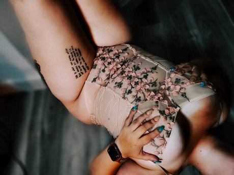 Foto di nudo di fuga di OnlyFans di Winter