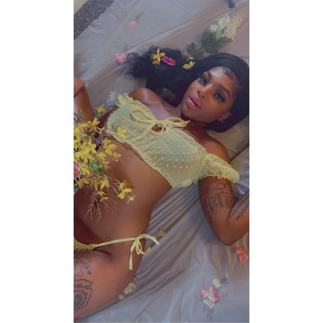 Alasti lekkinud OnlyFans-i pilt Unique