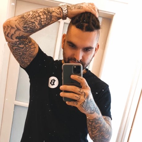 Foto desnuda filtrada de OnlyFans de Florian Aka Kopfundzahl