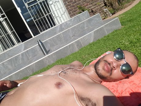 Naakte gelekte OnlyFans-foto van Scott