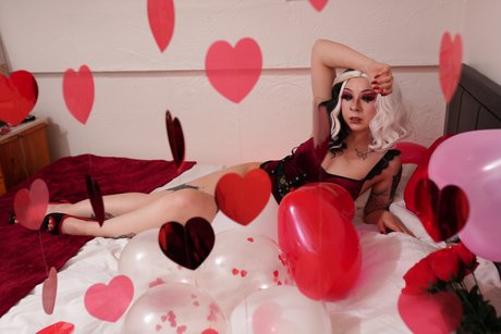 OnlyFans-model Little Hobbit In The Wild