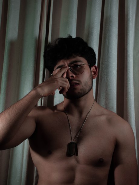 Alasti lekkinud OnlyFans-i pilt Andres Felipe Riano Malagon