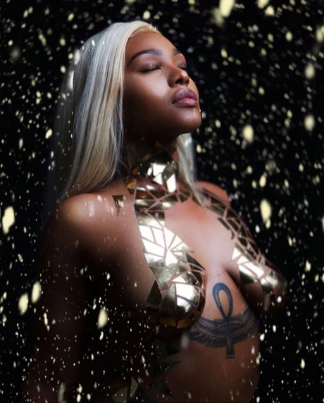 Обнаженная фотография утечки OnlyFans от Saged Pussy